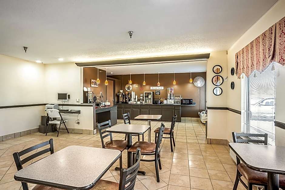 Super 8 by Wyndham Galesburg