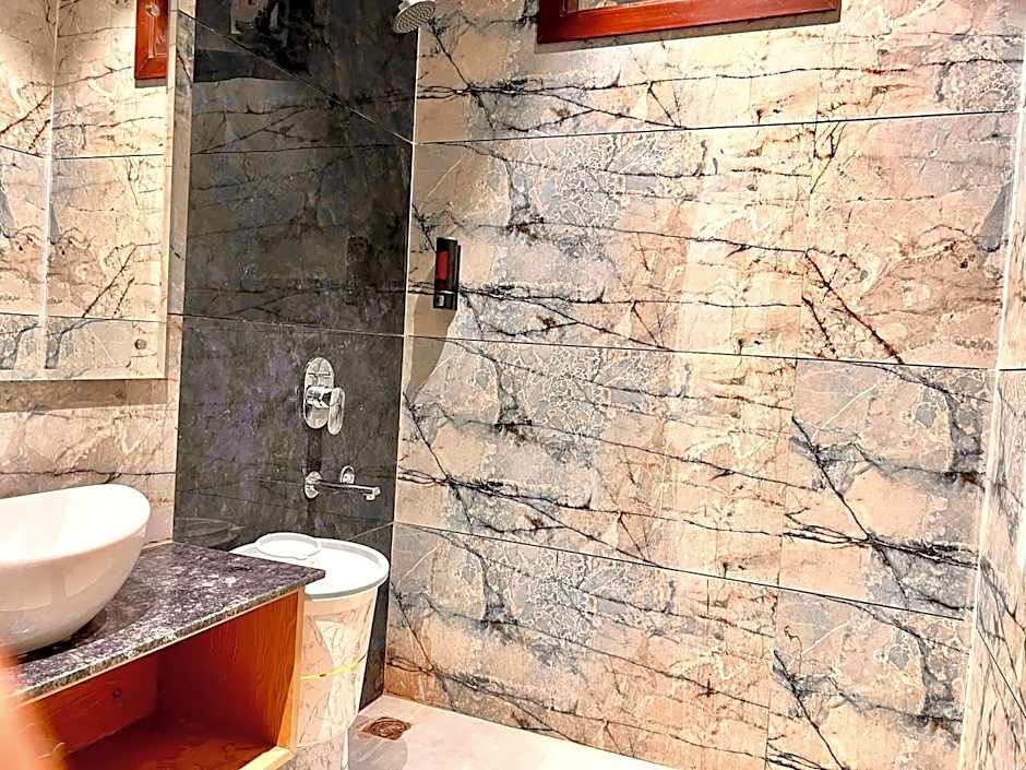 Hotel Brooklyn Suites - Near Golden Temple