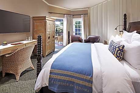 Lodge Deluxe King Bed