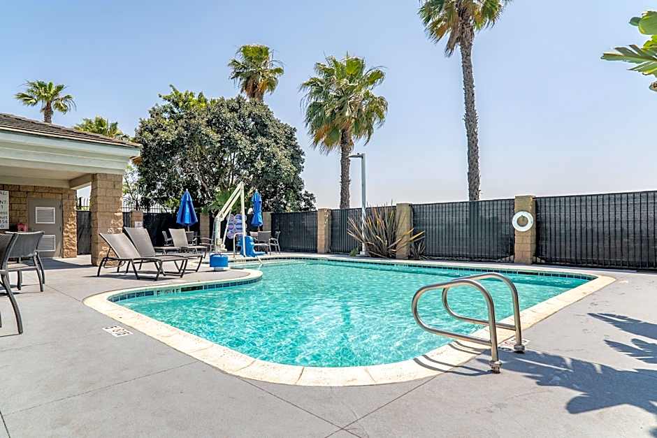 Holiday Inn Express & Suites San Diego Otay Mesa By IHG