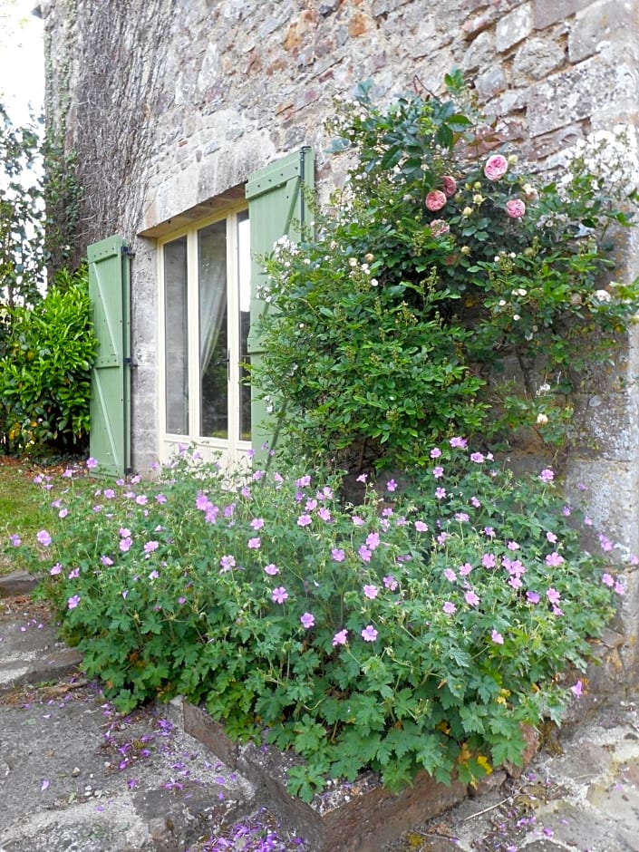 Prieure St Pierre de La Luthumiere