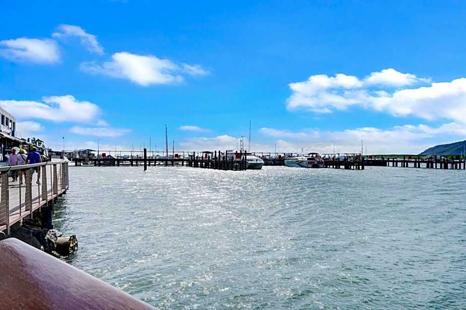 602 Harbour Lights Studio - Pool Gym and Sauna