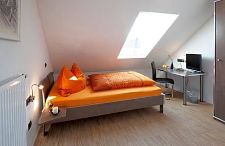 Double Room (1 Adult)