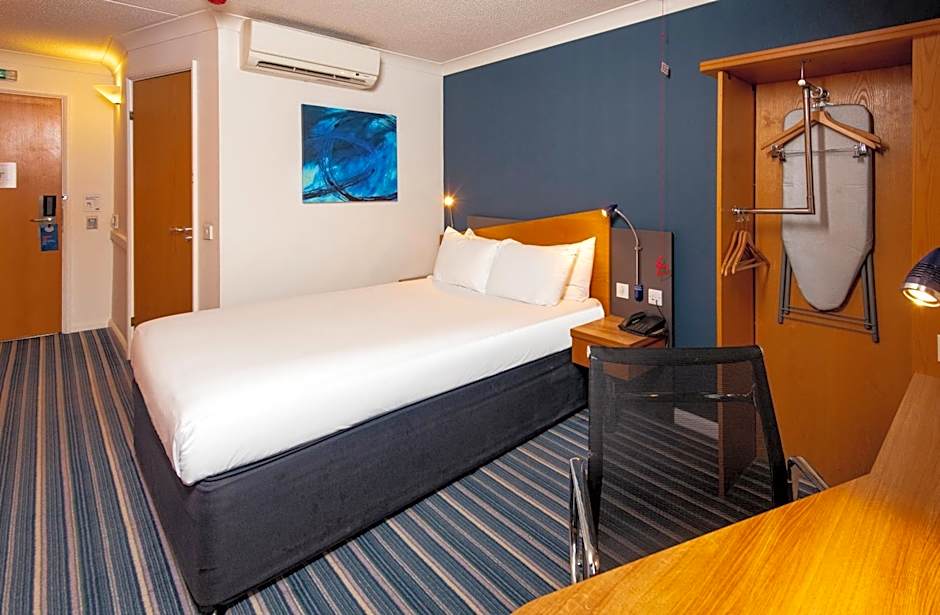 Holiday Inn Express Northampton - South By IHG