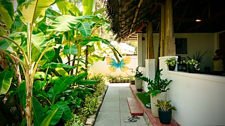 Santa Maria - An Airport Boutique Homestay by the Sea