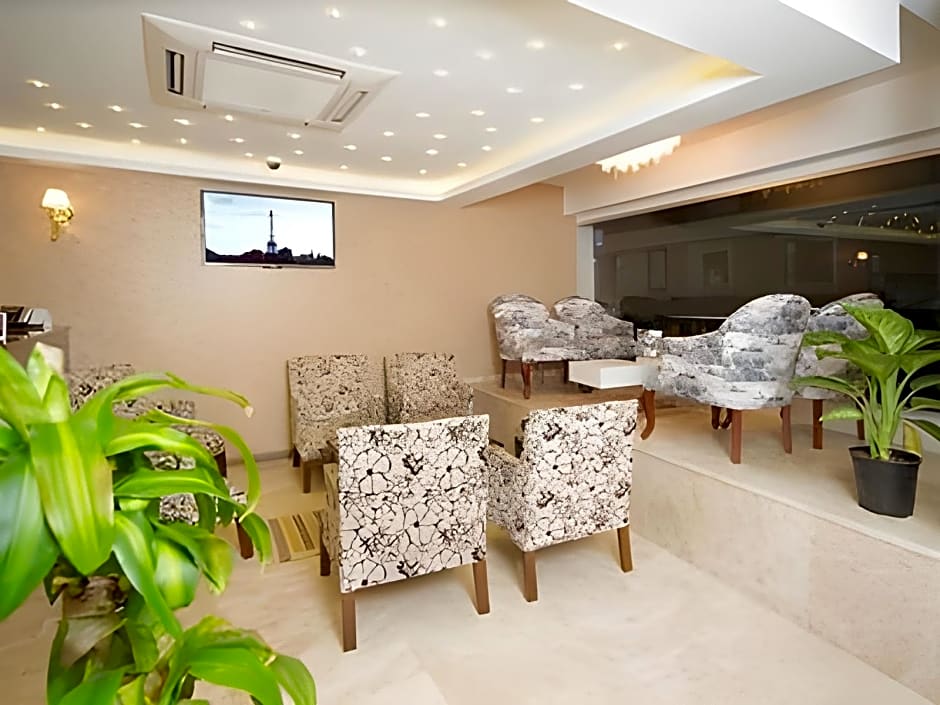 Golden Rain Hotel Old City