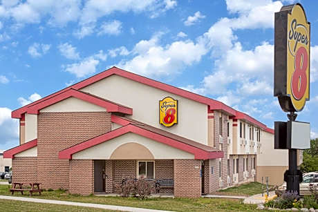 Super 8 by Wyndham Sheboygan WI