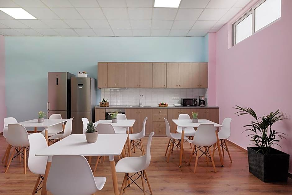 Local Hostel & Suites