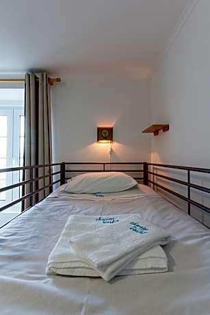 Bed in 6-Bed Mixed Dormitory Room