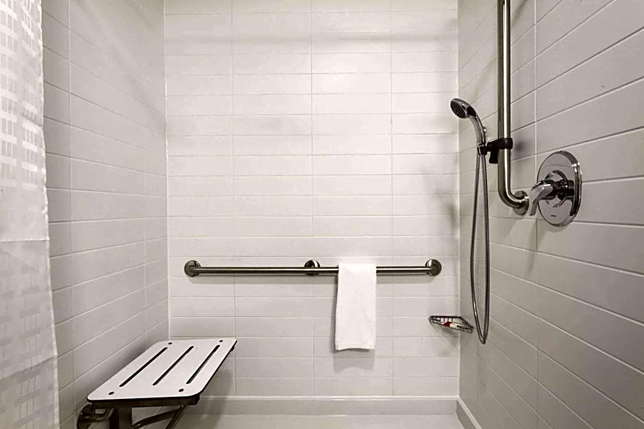 Microtel Inn & Suites by Wyndham Oyster Bay Ladysmith