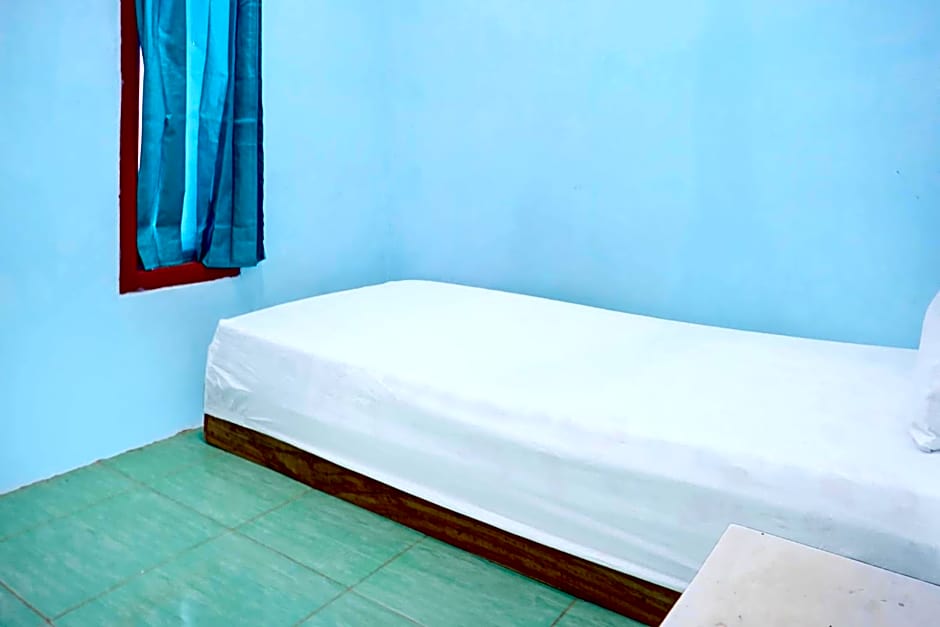 OYO Life 93017 Kost H Soeroso