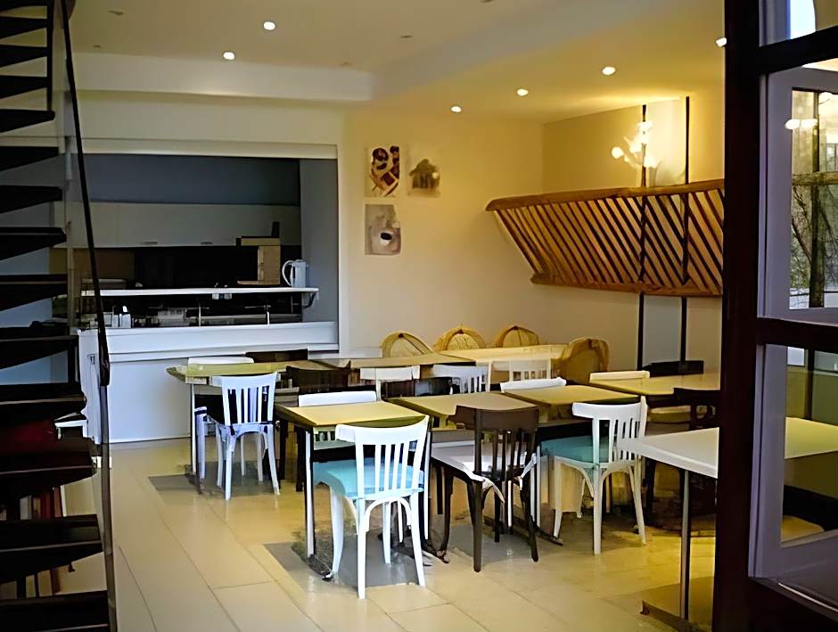 L'Aptois Hotel
