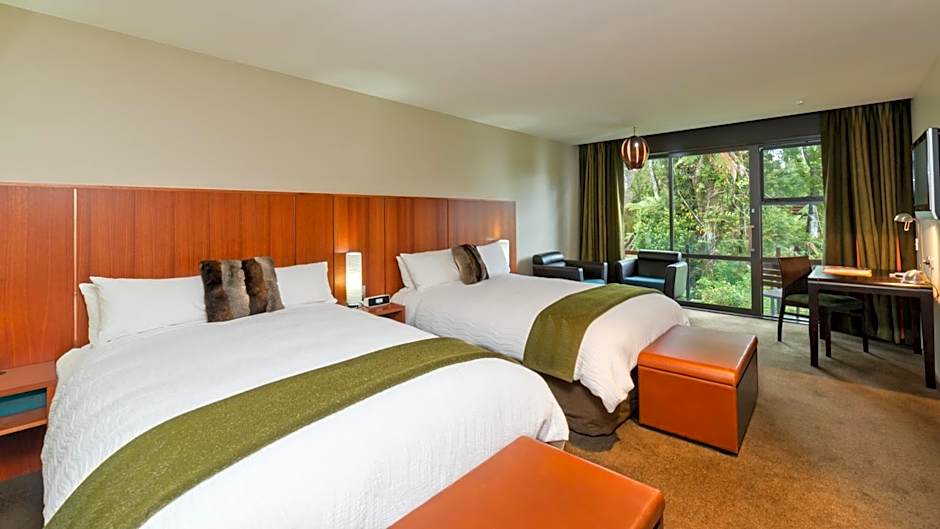 Te Waonui Forest Retreat