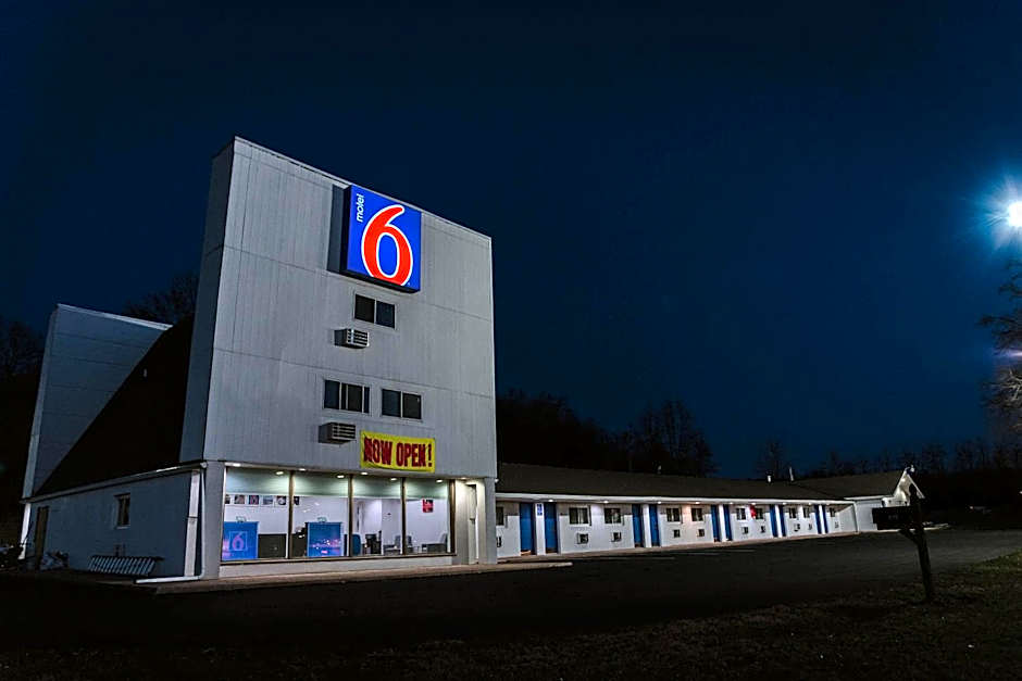 Motel 6 Bellville, OH