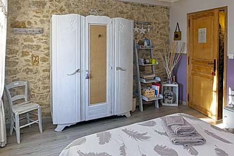 Standard Double Room with Shared Bathroom