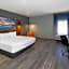 La Quinta Inn & Suites by Wyndham Louisville East