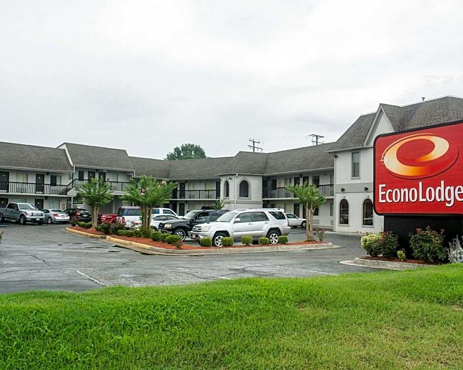 Photo 1 of 12 of Econo Lodge Chesapeake Route 13 and I-464