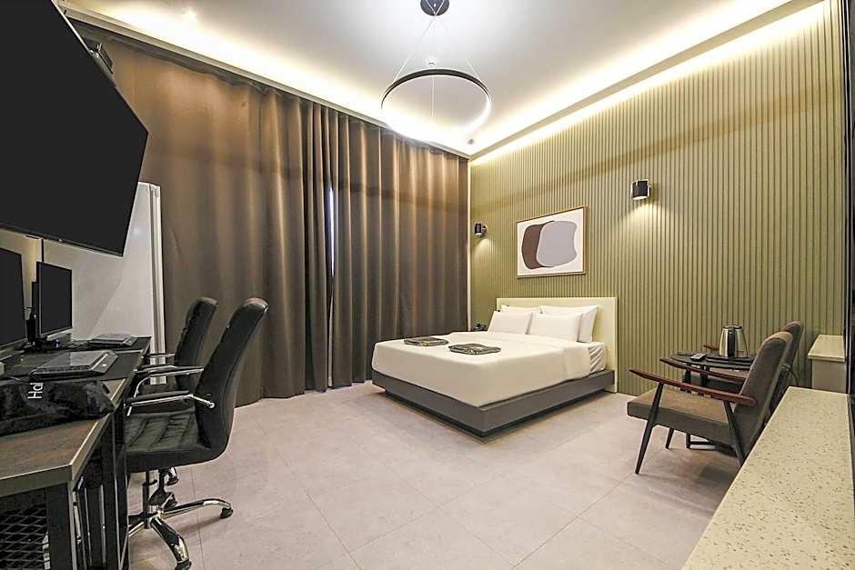 Hotel Hermes at Yongin Everland Station