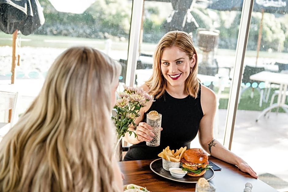 Trailways Hotel Nelson