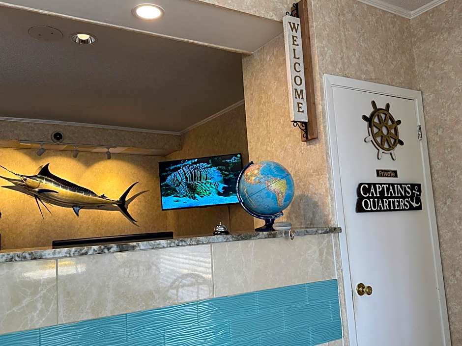 Hole Inn the Wall Hotel - Fort Walton Beach - Sunset Plaza - near Beaches & Hurlburt