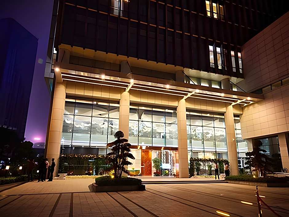 The Thousand Lantern Lake Hotel