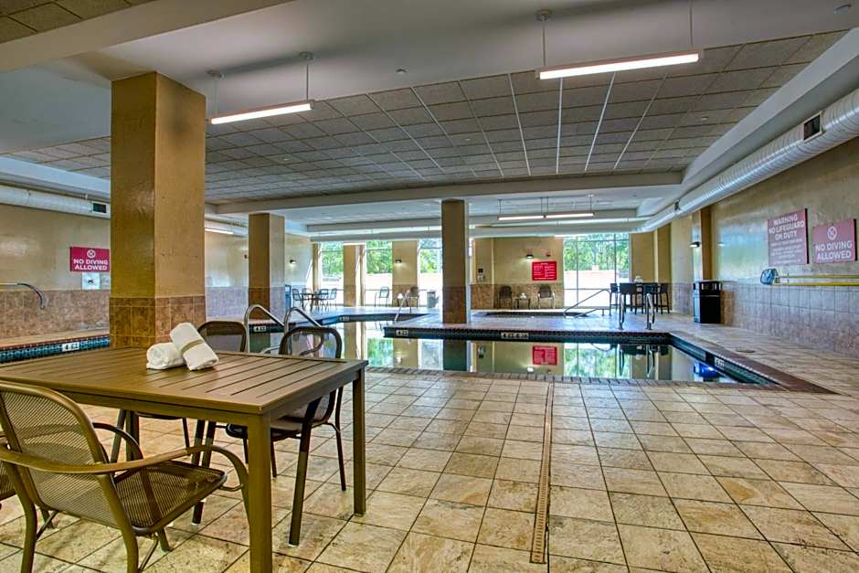 Drury Inn & Suites Near La Cantera