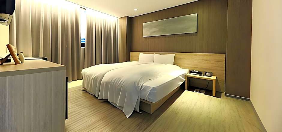 Smile 73 Hotel