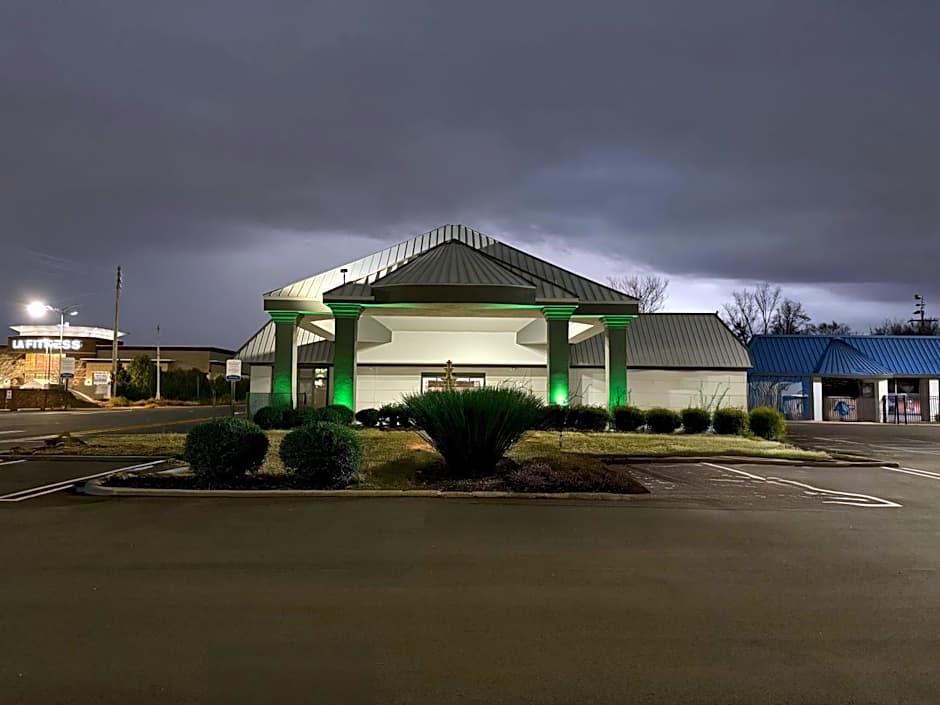 Quality Inn & Suites Banquet Center