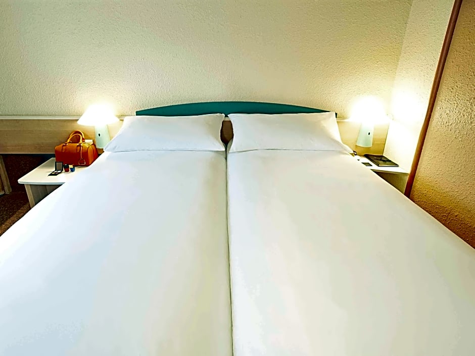 Photo 1 of 4 of Standard 2 Twin Beds