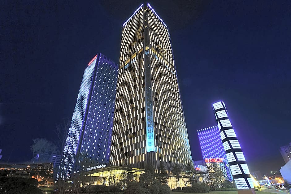 Pullman Yantai Center