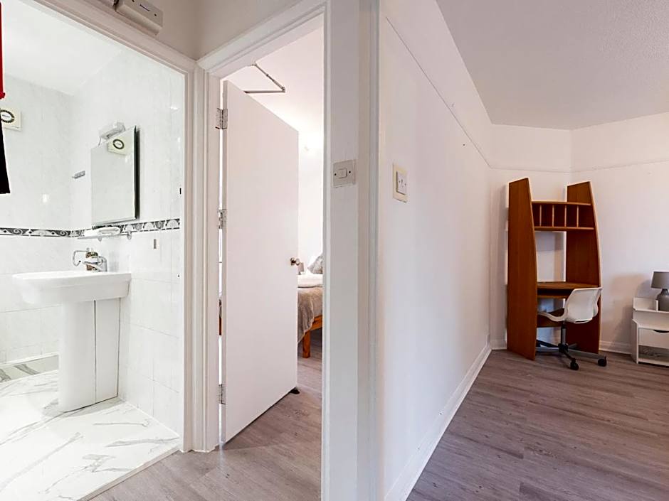 Pass the Keys Spacious serenity free parking