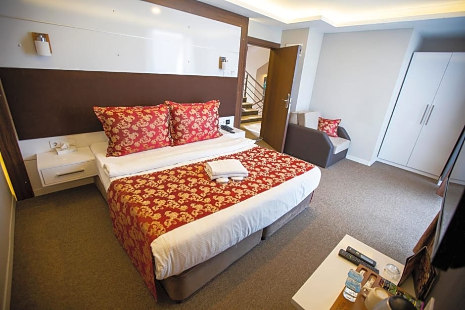 Royal Life Exclusive