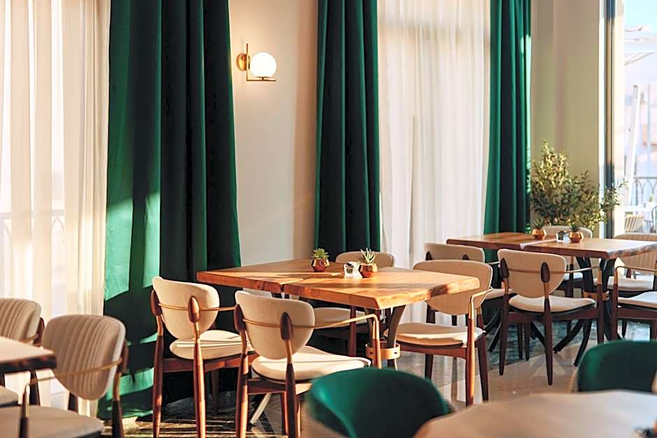 Hotel Diplomat by Aycon