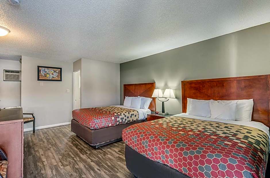 Econo Lodge Inn & Suites Yreka