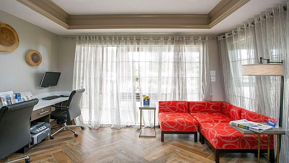 Best Western Plus Addison Dallas Hotel