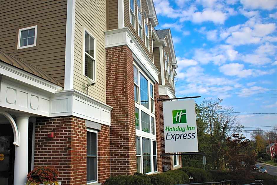 Photo 1 of 35 of Holiday Inn Express Durham-UNH By IHG