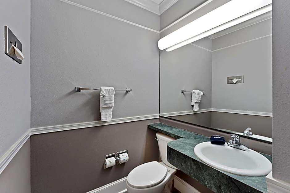 Sandpoint Hotel & Suites Downtown