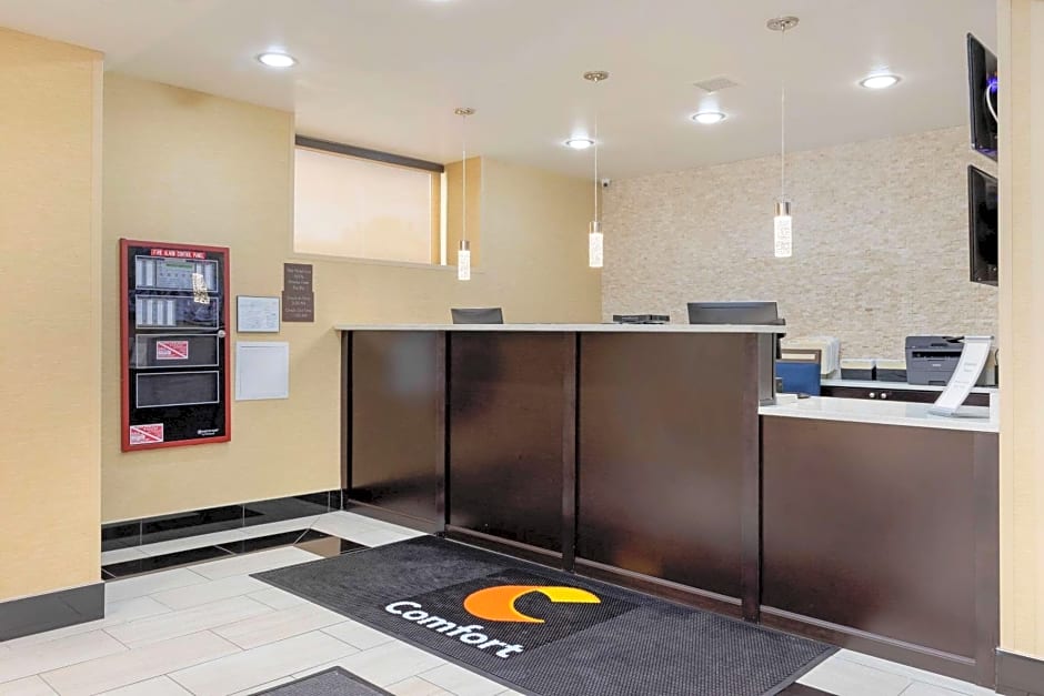 Comfort Inn & Suites near JFK Air Train