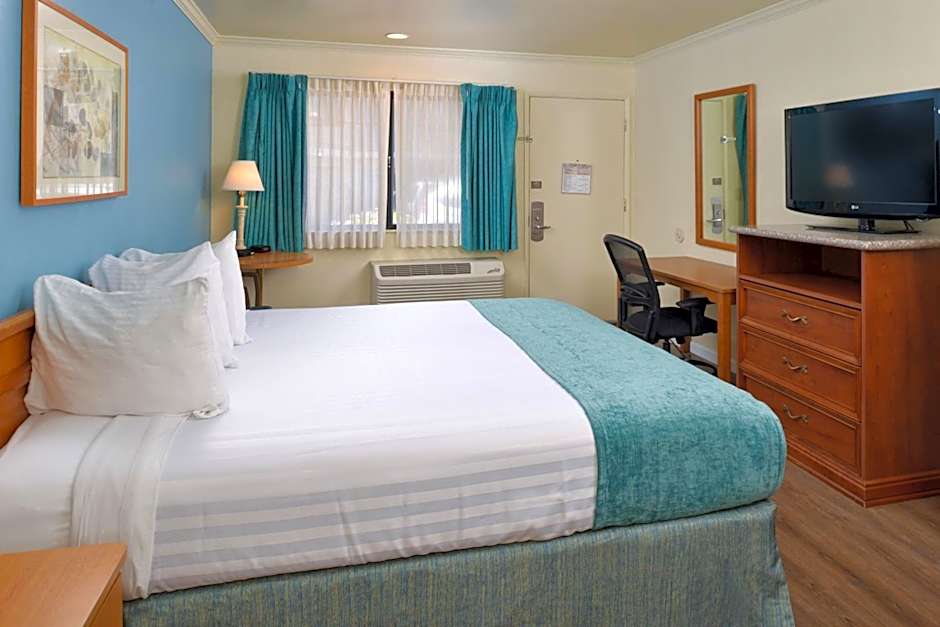 Edgewater Inn and Suites