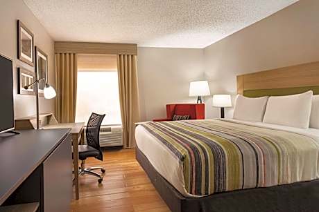 1 King Bed Efficiency Nonsmoking Accessible