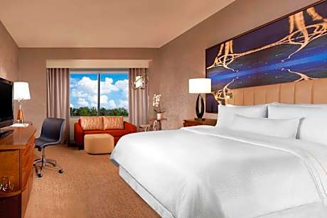 Traditional King Room - Hearing Accessible