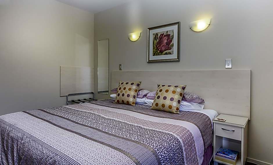 166 Majestic Court Motel