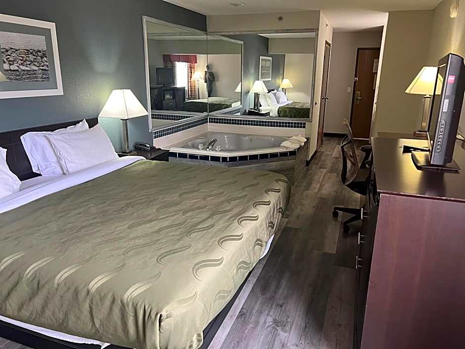 Quality Inn Columbia City near US-30