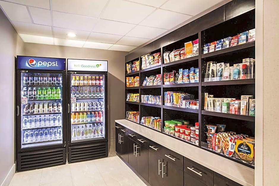 La Quinta Inn & Suites by Wyndham Clearwater South