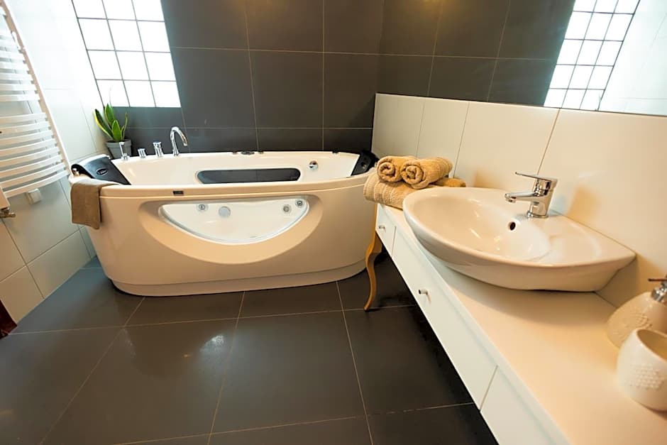 GOŚCINIEC NAD SAWĄ