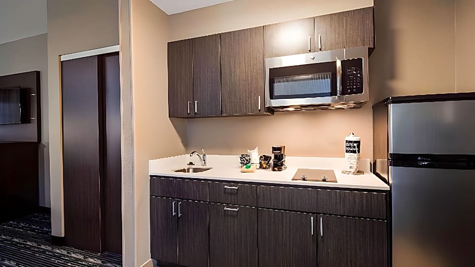 Best Western Plus Pasadena Inn & Suites