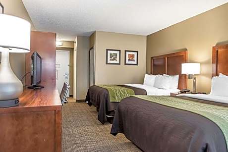 Queen Room with Two Queen Beds and Roll-In Shower - Accessible/Non-Smoking