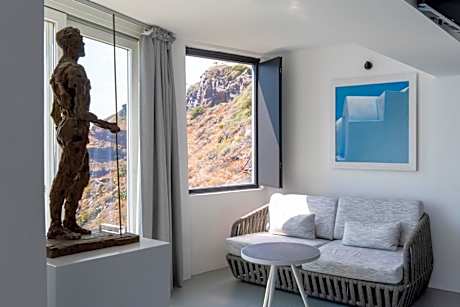 Sun Rocks Experience Suite with Indoor Hot Tub, Caldera and Sea view