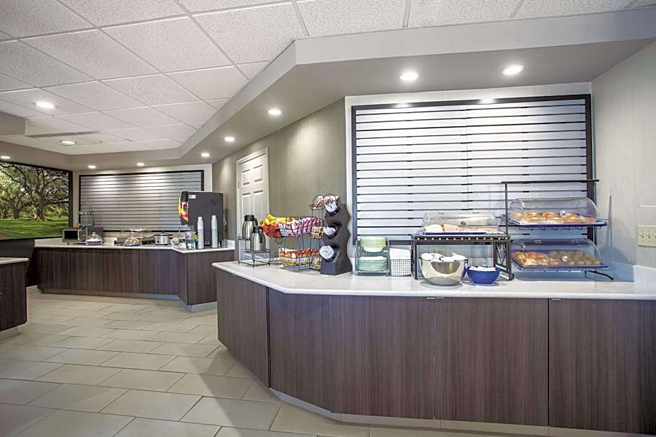 La Quinta Inn and Suites Jackson Airport