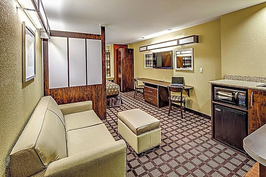 Microtel Inn & Suites by Wyndham North Canton